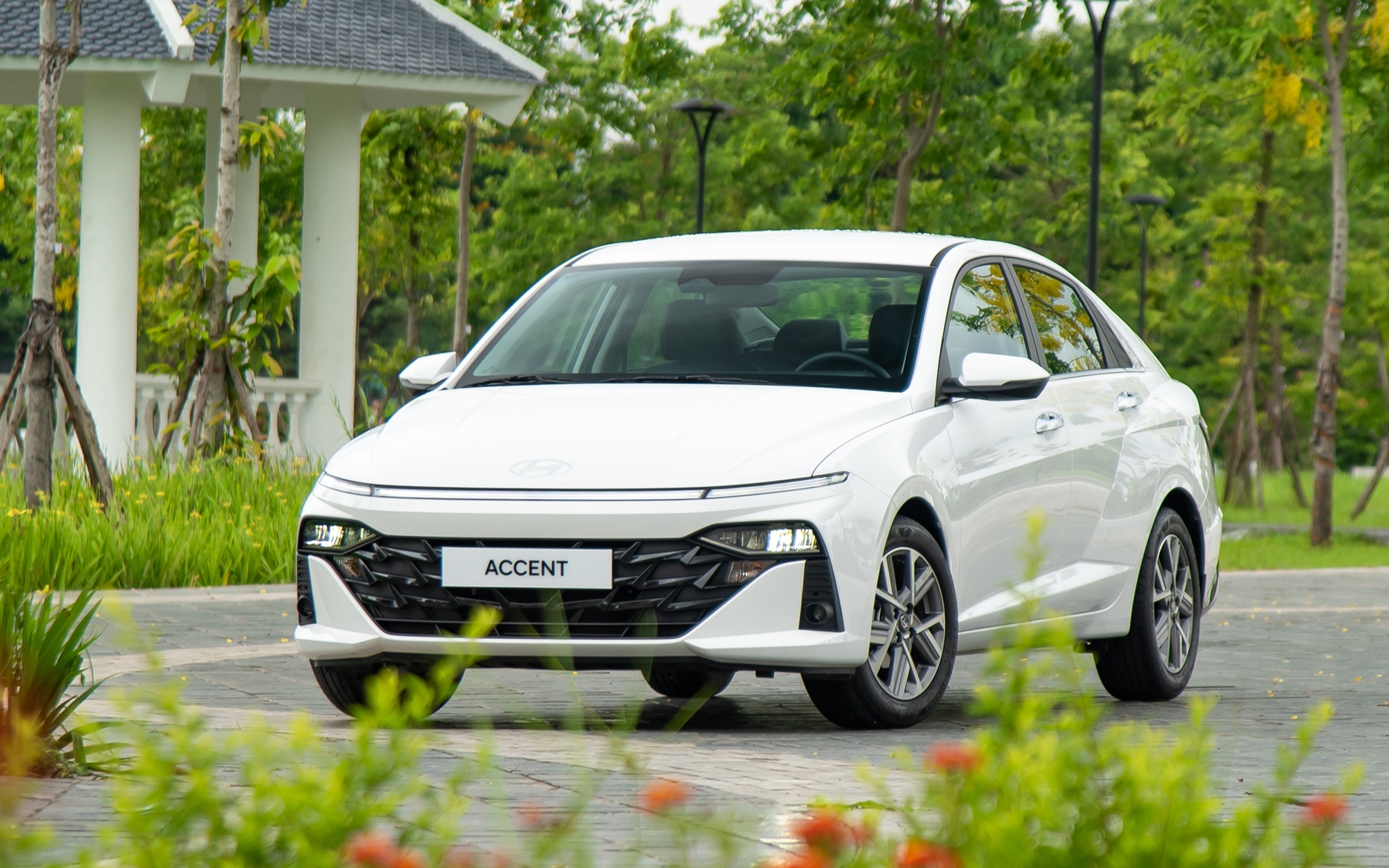 Hyundai Accent 2024 ồ ạt về đại lý: Không ‘lạc’, tặng thêm cả phụ kiện, chủ yếu bản Đặc biệt, Cao cấp- Ảnh 3. Hyundai Accent 2024 giá 439-569 triệu đồng: Đủ mọi thứ 'ngon' nhất phân khúc sedan B, quyết đè Vios, City dù cá nhân hay dịch vụ