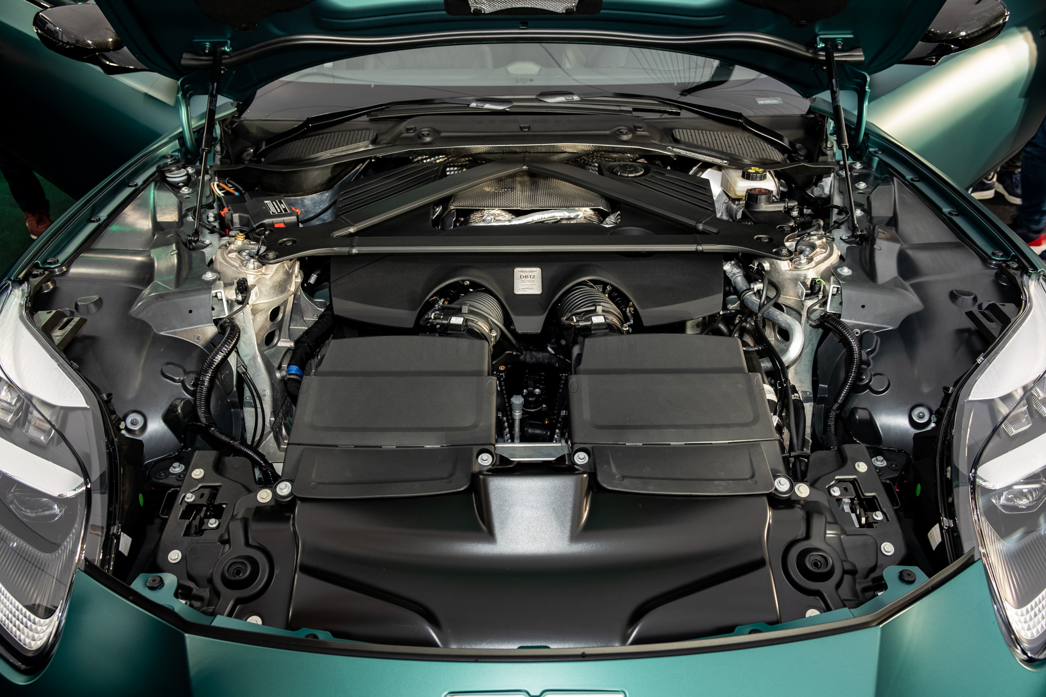 Aston Martin DB12 ra mắt Việt Nam: Giá từ 19,5 tỷ, đại gia thích mui trần hay option riêng vẫn đặt được nhưng cần chờ đợi- Ảnh 4. Aston Martin DB12 ra mắt Việt Nam: Giá từ 19,5 tỷ, đại gia thích mui trần hay option riêng vẫn đặt được nhưng cần chờ đợi- Ảnh 4.