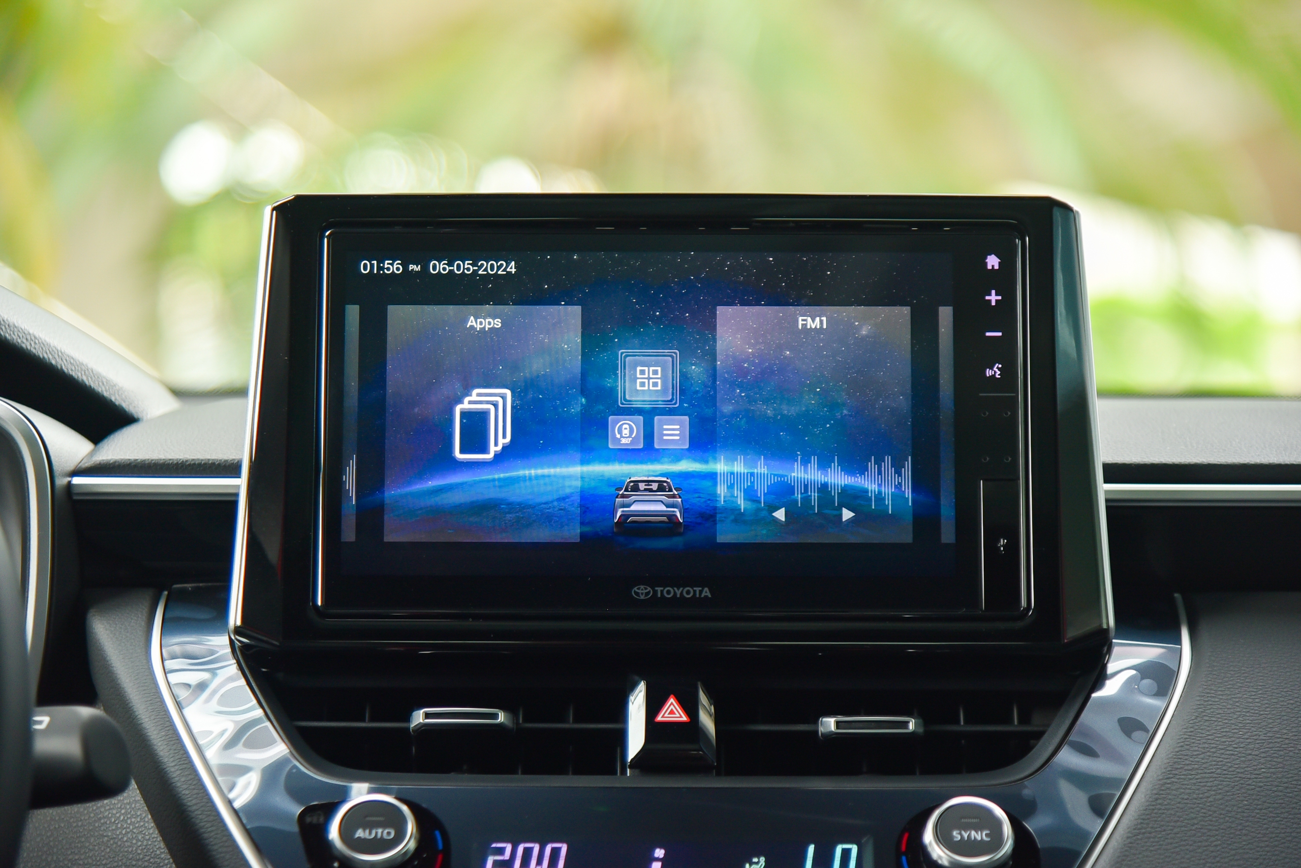 Ngồi thử Toyota Corolla Cross bản xăng giá 820 triệu đồng: Tiết kiệm 85 triệu đồng so với bản hybrid nhưng trang bị không thua kém nhiều - Ảnh 11. Ngồi thử Toyota Corolla Cross bản xăng giá 820 triệu đồng: Tiết kiệm 85 triệu đồng so với bản hybrid nhưng trang bị không thua kém nhiều - Ảnh 11.