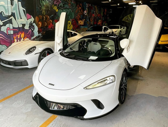 Hot girl 9X đời đầu tặng McLaren GT cho ông xã nhân dịp sinh nhật: Giá không dưới 16 tỷ đồng, là xe chính hãng độc nhất Việt Nam- Ảnh 5. Hot girl 9X đời đầu tặng McLaren GT cho ông xã nhân dịp sinh nhật: Giá không dưới 16 tỷ đồng, là xe chính hãng độc nhất Việt Nam- Ảnh 5.