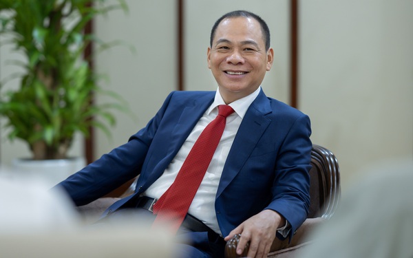 Tỷ phú Phạm Nhật Vượng mở công ty mua bán, cho thuê xe điện: Vốn 200 tỷ đồng, có sẵn cả nghìn xe cho thuê ở nhiều thành phố lớn- Ảnh 2. Tỷ phú Phạm Nhật Vượng mở công ty mua bán, cho thuê xe điện: Vốn 200 tỷ đồng, có sẵn cả nghìn xe cho thuê ở nhiều thành phố lớn- Ảnh 2.