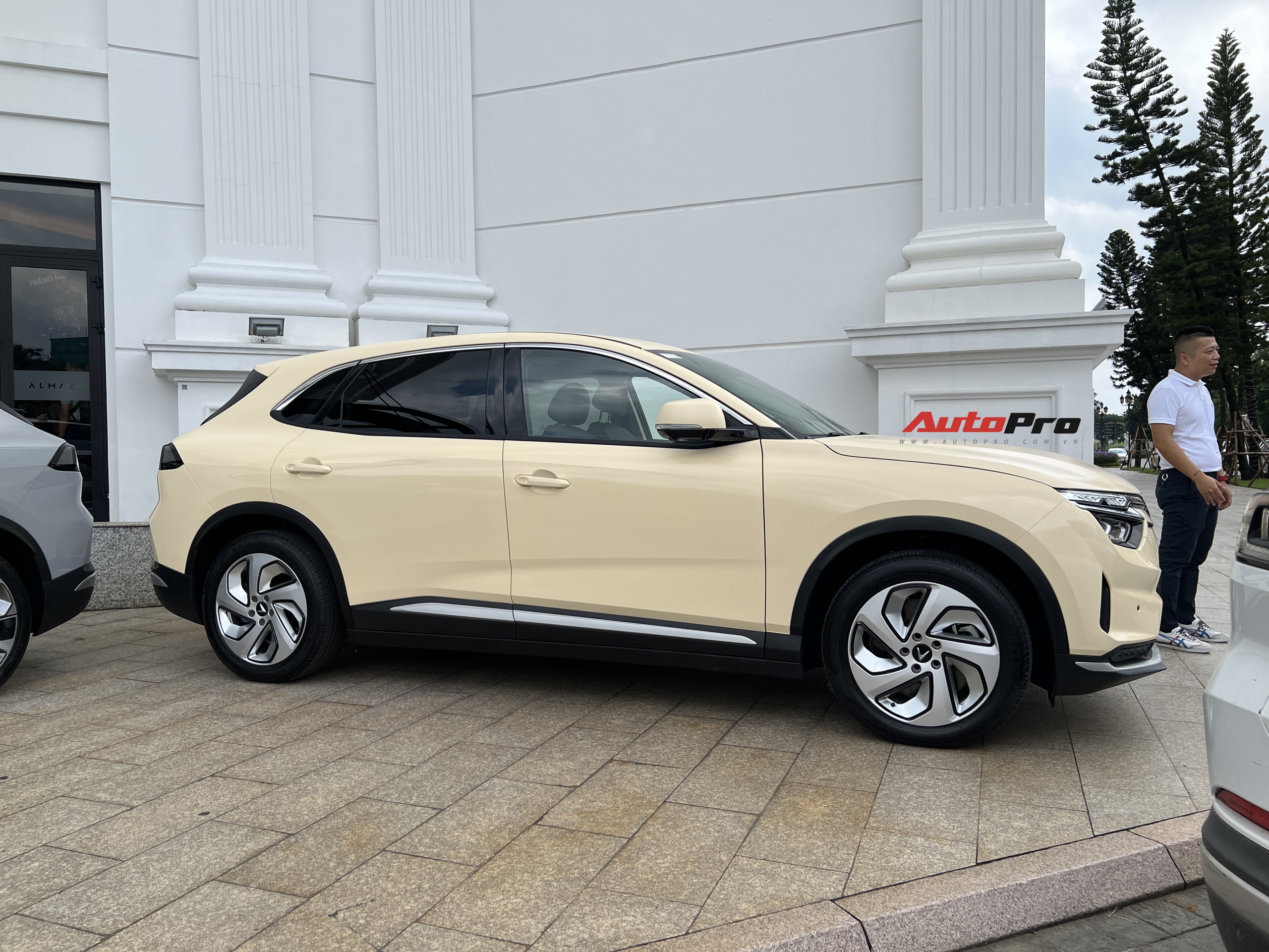 Chi tiết VinFast VF 8S: Bản rẻ nhất giá từ 1,079 tỷ đồng, không được sạc miễn phí nếu chạy dịch vụ- Ảnh 2. Chi tiết VinFast VF 8S: Bản rẻ nhất giá từ 1,079 tỷ đồng, không được sạc miễn phí nếu chạy dịch vụ- Ảnh 2.