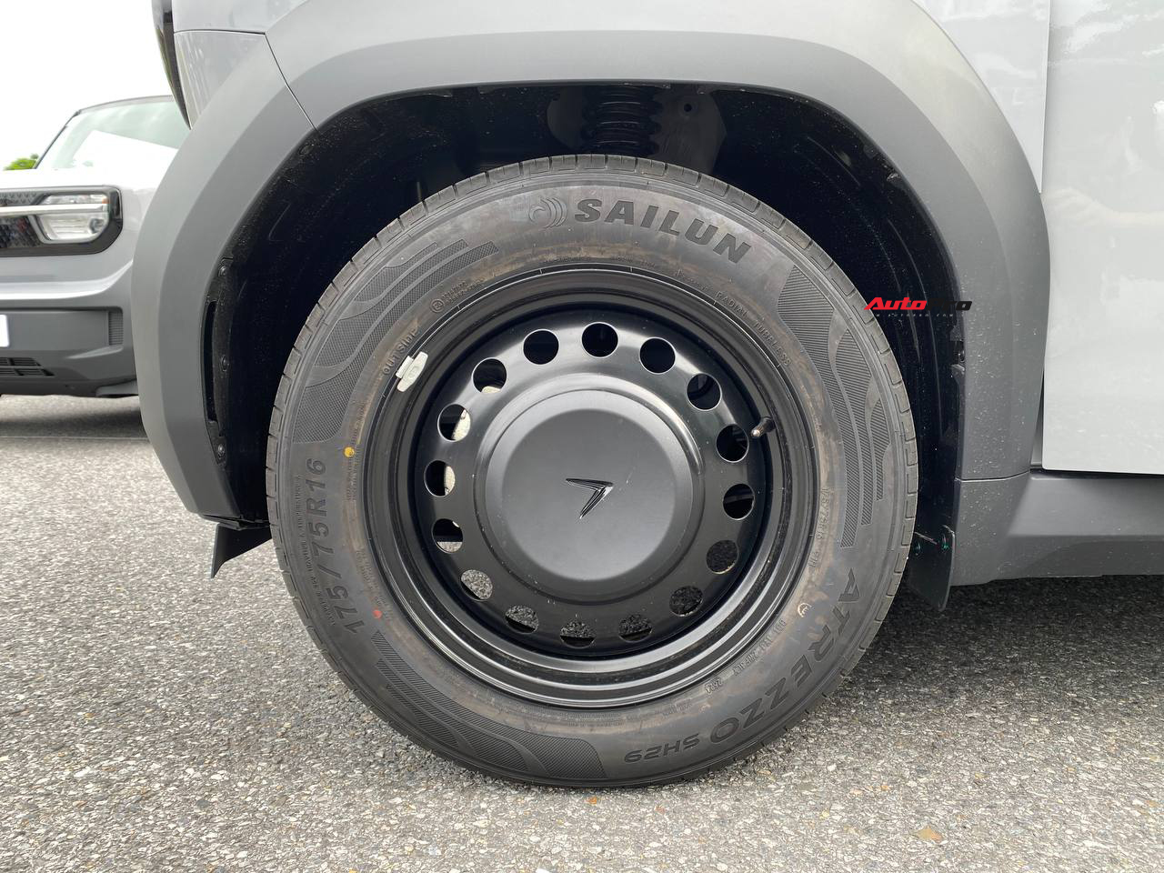 'Mục sở thị' VinFast VF 3 giao tới khách hàng: Cabin thoải mái hơn xe hạng A, gầm cao như CUV C, dễ thành 'xe điện quốc dân'- Ảnh 21. 'Mục sở thị' VinFast VF 3 giao tới khách hàng: Cabin thoải mái hơn xe hạng A, gầm cao như CUV C, dễ thành 'xe điện quốc dân'- Ảnh 21.