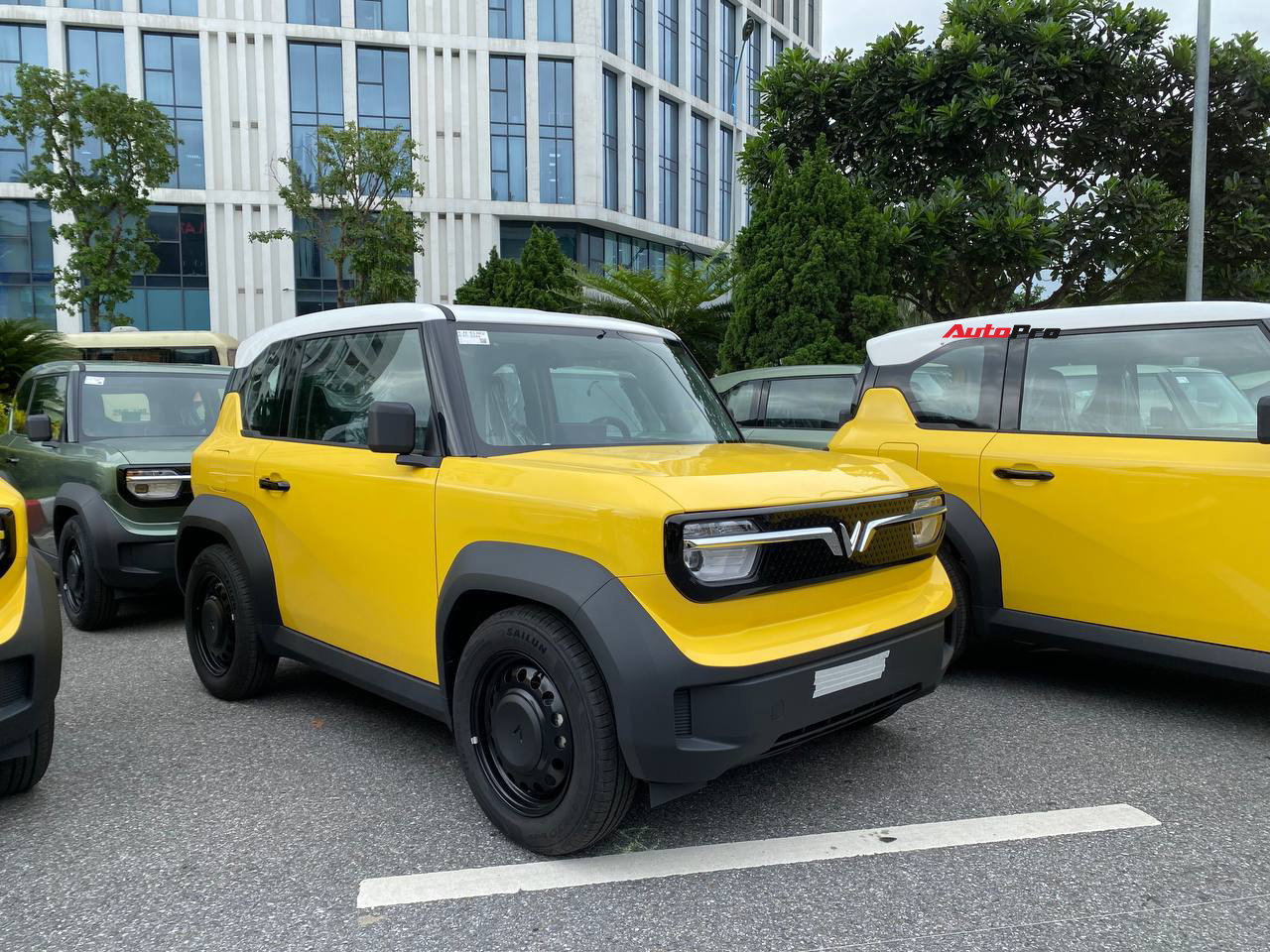 'Mục sở thị' VinFast VF 3 giao tới khách hàng: Cabin thoải mái hơn xe hạng A, gầm cao như CUV C, dễ thành 'xe điện quốc dân'- Ảnh 19. 'Mục sở thị' VinFast VF 3 giao tới khách hàng: Cabin thoải mái hơn xe hạng A, gầm cao như CUV C, dễ thành 'xe điện quốc dân'- Ảnh 19.