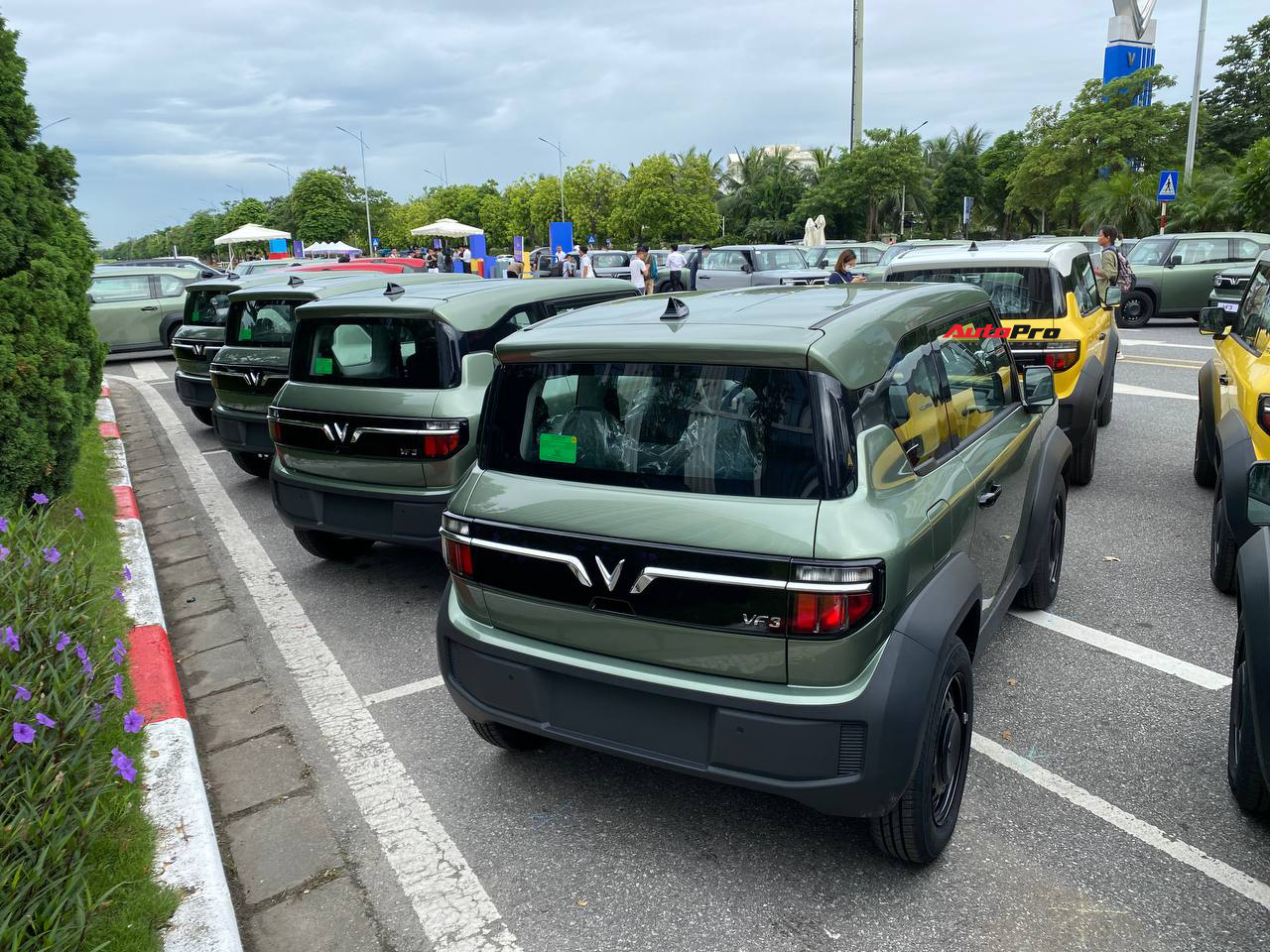 'Mục sở thị' VinFast VF 3 giao tới khách hàng: Cabin thoải mái hơn xe hạng A, gầm cao như CUV C, dễ thành 'xe điện quốc dân'- Ảnh 20. 'Mục sở thị' VinFast VF 3 giao tới khách hàng: Cabin thoải mái hơn xe hạng A, gầm cao như CUV C, dễ thành 'xe điện quốc dân'- Ảnh 20.