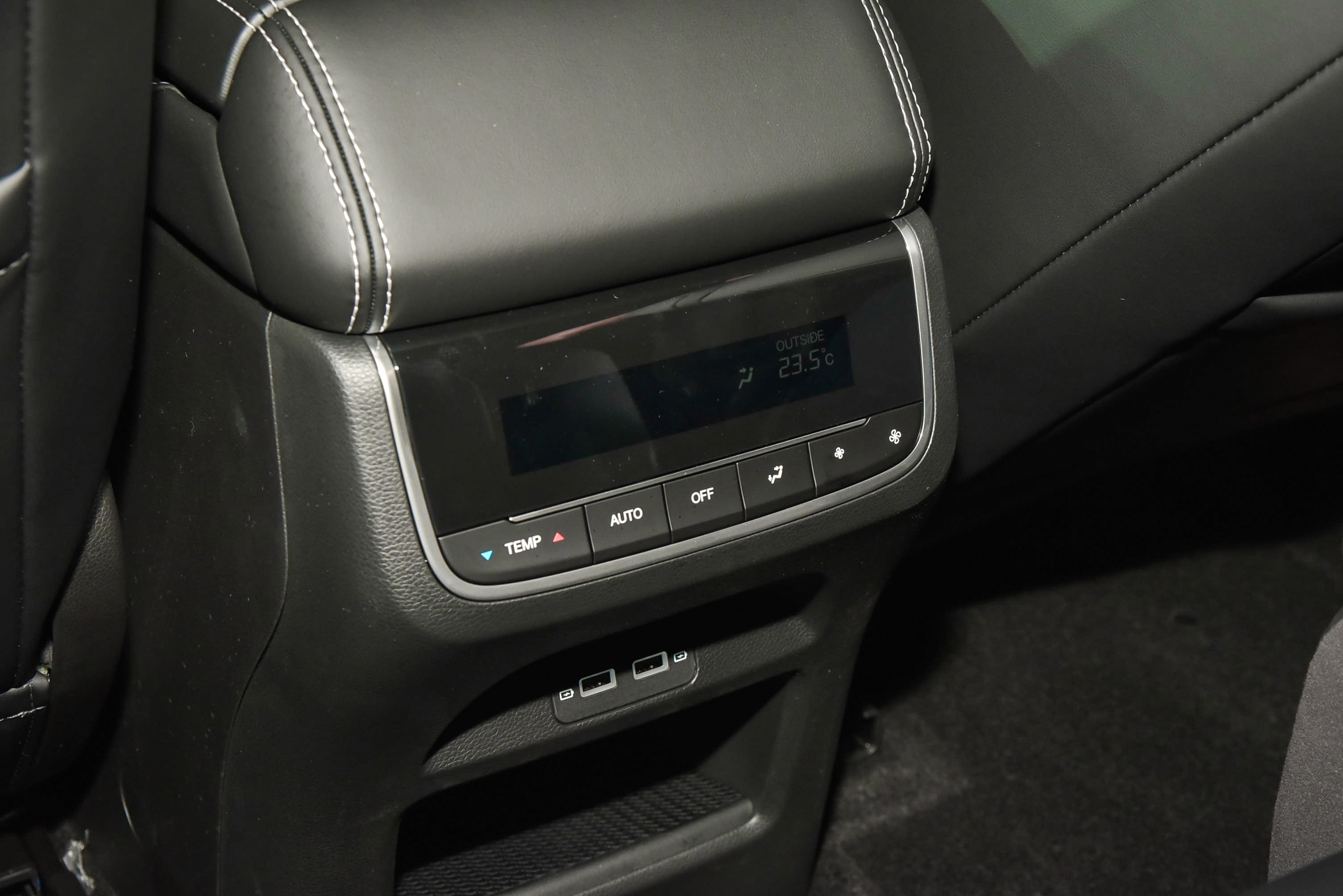 Xem thực tế GAC GS8 bản ‘base’ giá 1,269 tỷ tại Việt Nam: Đánh đổi 100 triệu lấy ghế nỉ, vô-lăng nhựa, thiếu ADAS- Ảnh 18. Xem thực tế GAC GS8 bản ‘base’ giá 1,269 tỷ tại Việt Nam: Đánh đổi 100 triệu lấy ghế nỉ, vô-lăng nhựa, thiếu ADAS- Ảnh 18.