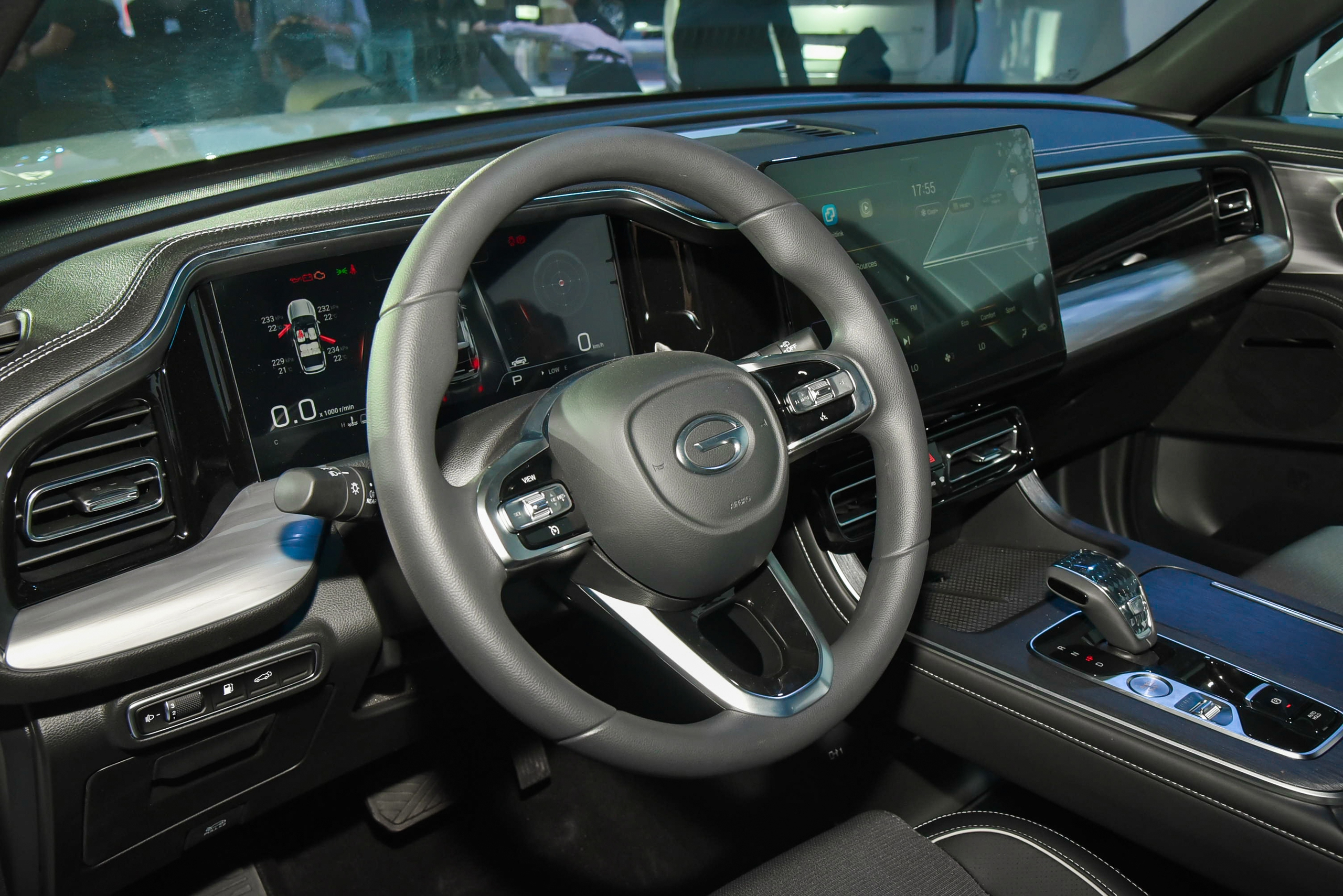 Xem thực tế GAC GS8 bản ‘base’ giá 1,269 tỷ tại Việt Nam: Đánh đổi 100 triệu lấy ghế nỉ, vô-lăng nhựa, thiếu ADAS- Ảnh 10. Xem thực tế GAC GS8 bản ‘base’ giá 1,269 tỷ tại Việt Nam: Đánh đổi 100 triệu lấy ghế nỉ, vô-lăng nhựa, thiếu ADAS- Ảnh 10.