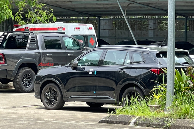 Loạt xe mới đã lộ diện tại Việt Nam, chỉ chờ ra mắt: Đa dạng phân khúc, mẫu mã, Santa Fe, Carnival 2024 dễ thành hàng 'hot'- Ảnh 16. Loạt xe mới đã lộ diện tại Việt Nam, chỉ chờ ra mắt: Đa dạng phân khúc, mẫu mã, Santa Fe, Carnival 2024 dễ thành hàng 'hot'- Ảnh 16.