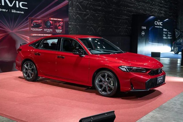 Bằng Kiều tặng con trai Honda Civic 2024 sắp ra mắt Việt Nam, giá quy đổi hơn 650 triệu đồng- Ảnh 4. Bằng Kiều tặng con trai Honda Civic 2024 sắp ra mắt Việt Nam, giá quy đổi hơn 650 triệu đồng- Ảnh 4.