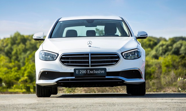 Mercedes-Benz chơi lớn: E-Class giảm giá tới 250 triệu, BMW 5-Series phải dè chừng- Ảnh 5. Mercedes-Benz chơi lớn: E-Class giảm giá tới 250 triệu, BMW 5-Series phải dè chừng- Ảnh 5.