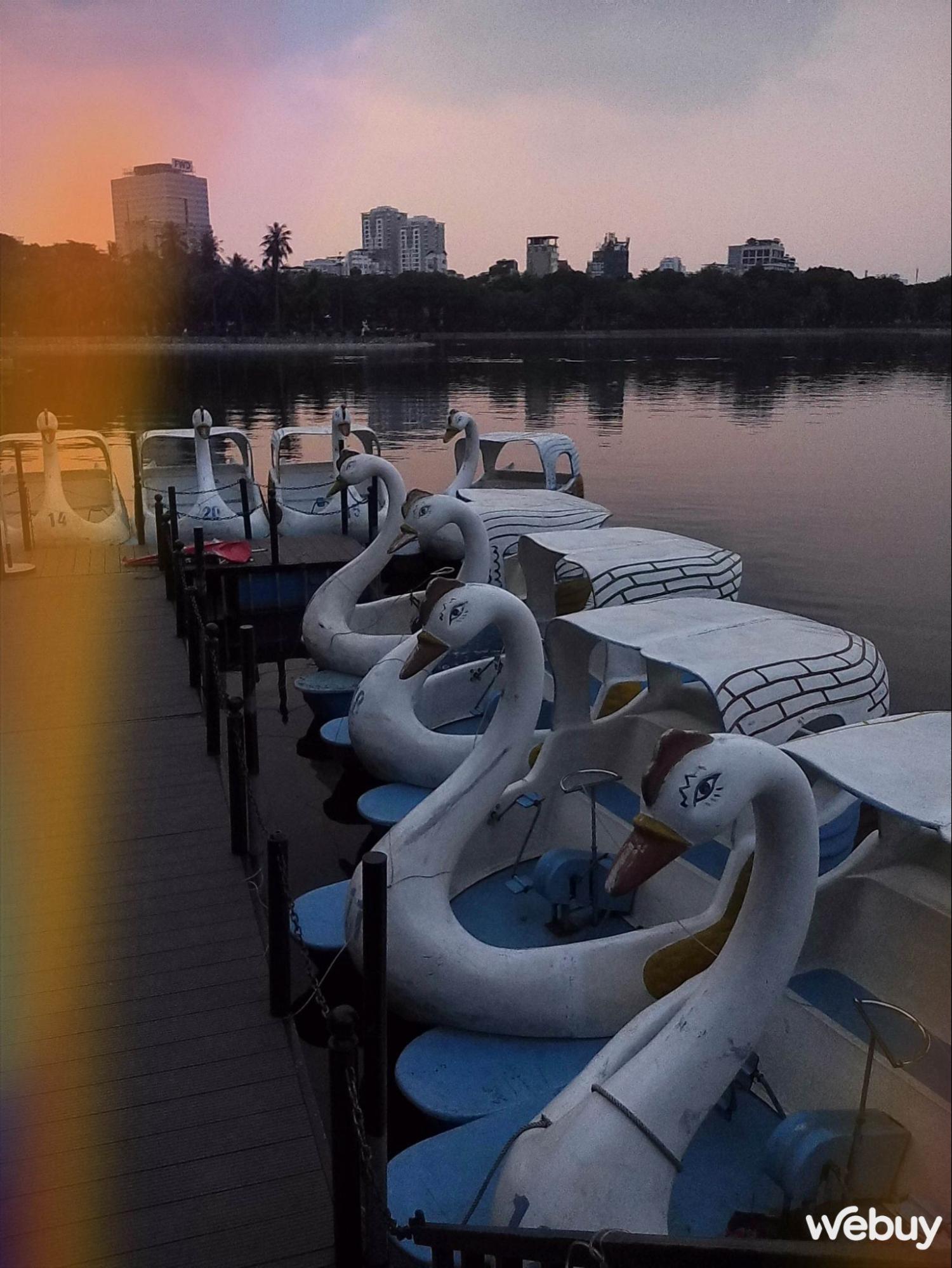 Ra đường chụp ảnh với Leica Sofort 2: Chụp in ngay và có cả bản số, màu ảnh hoài cổ- Ảnh 6. Ra đường chụp ảnh với Leica Sofort 2: Chụp in ngay và có cả bản số, màu ảnh hoài cổ- Ảnh 6.