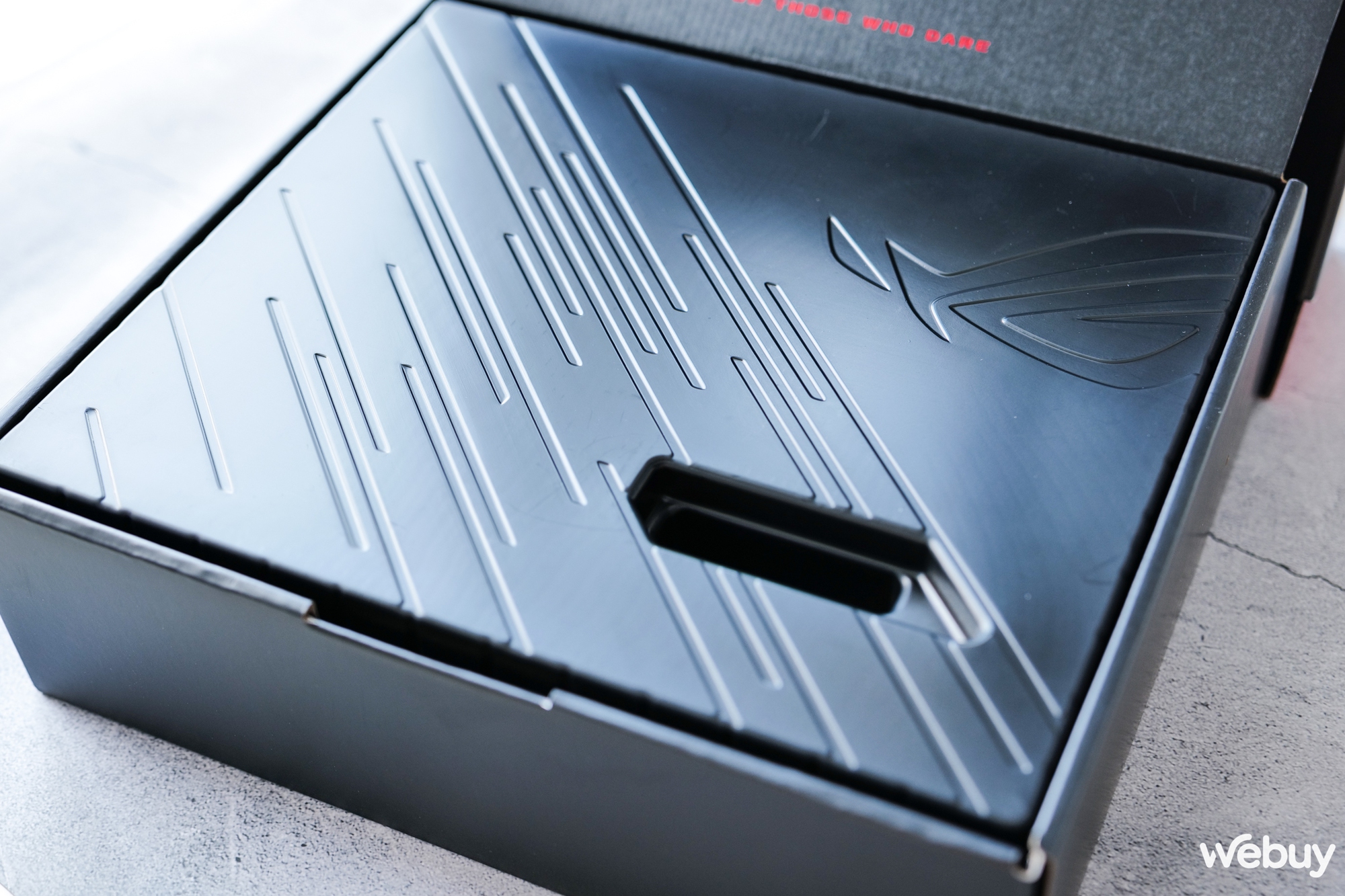 Trải nghiệm nhanh ROG MAXIMUS Z790 APEX ENCORE: Bo mạch chủ hàng đầu cho người dùng thích "em yêu khoa học"- Ảnh 4. Trải nghiệm nhanh ROG MAXIMUS Z790 APEX ENCORE: Bo mạch chủ hàng đầu cho người dùng thích "em yêu khoa học"- Ảnh 4.