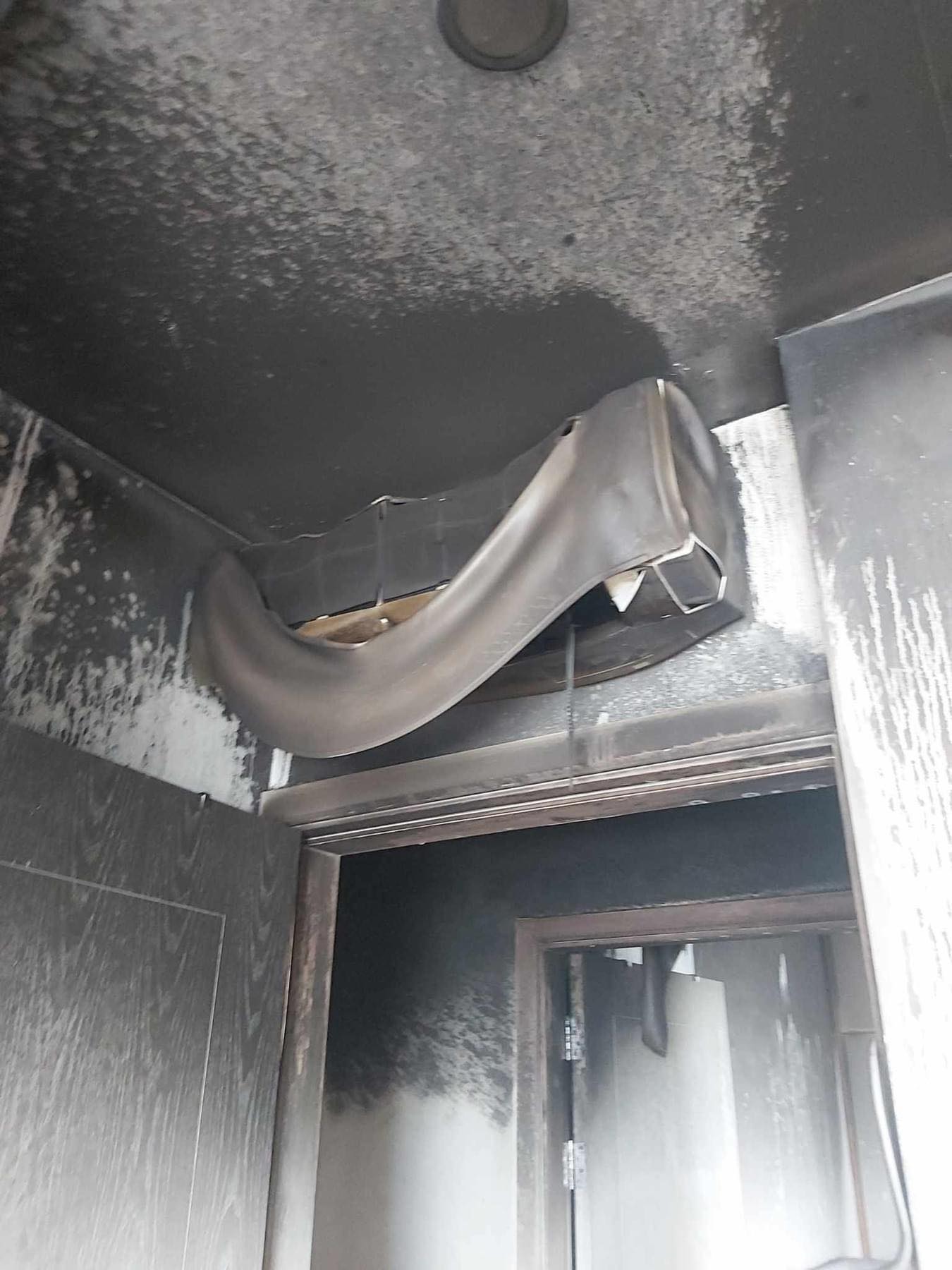 Thói quen sai lầm khi dùng bình nóng lạnh nói mãi nhiều người vẫn không nghe, đến khi chẳng may cháy nổ lại hối không kịp - Ảnh 12. Thói quen sai lầm khi dùng bình nóng lạnh nói mãi nhiều người vẫn không nghe, đến khi chẳng may cháy nổ lại hối không kịp - Ảnh 12.