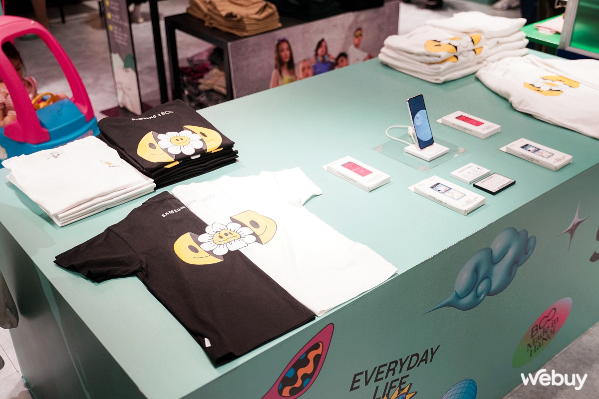 Giới trẻ Hà Nội thích thú nhập hội “Iu Vĩbe”, tự làm ốp lưng len thêu tay và in áo với Galaxy Z Flip5- Ảnh 25. Giới trẻ Hà Nội thích thú nhập hội “Iu Vĩbe”, tự làm ốp lưng len thêu tay và in áo với Galaxy Z Flip5- Ảnh 25.