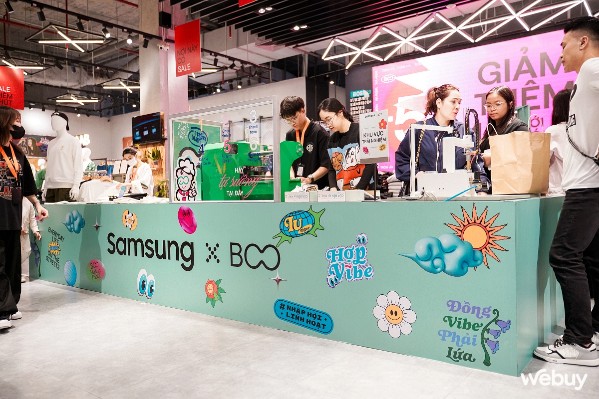 Giới trẻ Hà Nội thích thú nhập hội “Iu Vĩbe”, tự làm ốp lưng len thêu tay và in áo với Galaxy Z Flip5- Ảnh 23. Giới trẻ Hà Nội thích thú nhập hội “Iu Vĩbe”, tự làm ốp lưng len thêu tay và in áo với Galaxy Z Flip5- Ảnh 23.