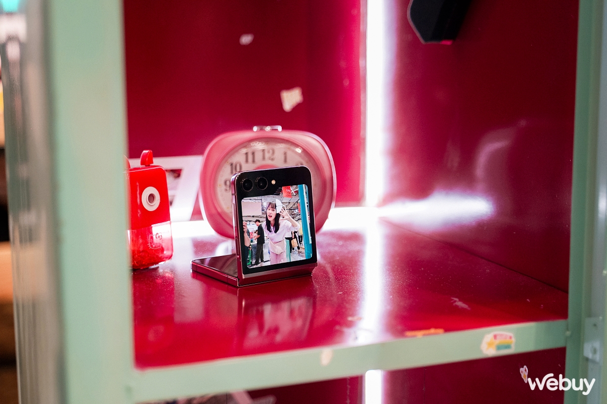 Giới trẻ Hà Nội thích thú nhập hội “Iu Vĩbe”, tự làm ốp lưng len thêu tay và in áo với Galaxy Z Flip5- Ảnh 27. Giới trẻ Hà Nội thích thú nhập hội “Iu Vĩbe”, tự làm ốp lưng len thêu tay và in áo với Galaxy Z Flip5- Ảnh 27.