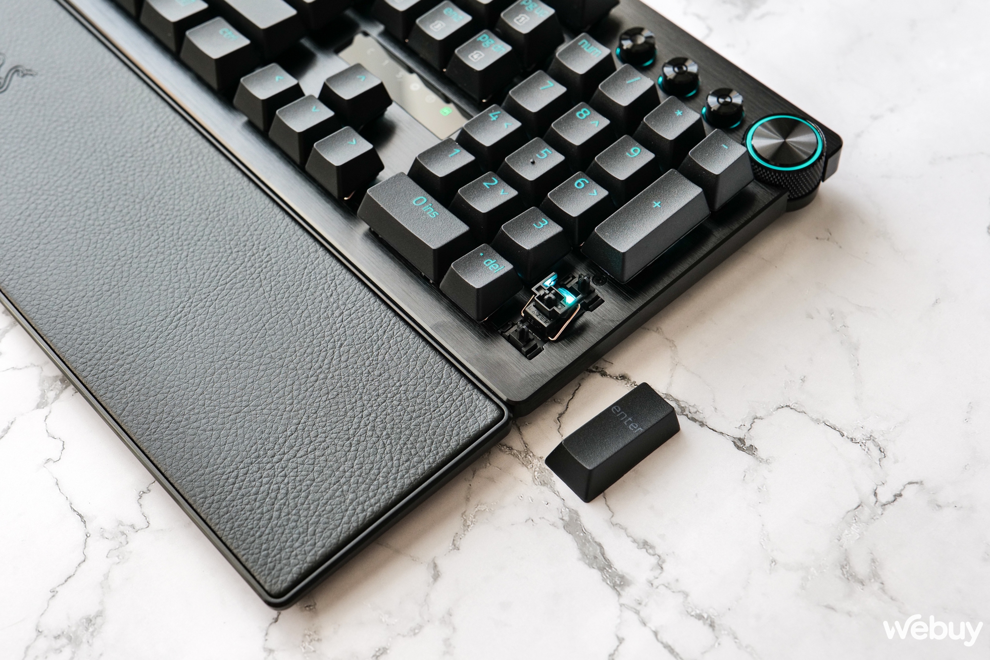 Trên tay bàn phím Razer Huntsman V3 Pro: Hướng tới game thủ 'Pro', switch thay đổi được điểm kích hoạt- Ảnh 22. Trên tay bàn phím Razer Huntsman V3 Pro: Hướng tới game thủ 'Pro', switch thay đổi được điểm kích hoạt- Ảnh 22.