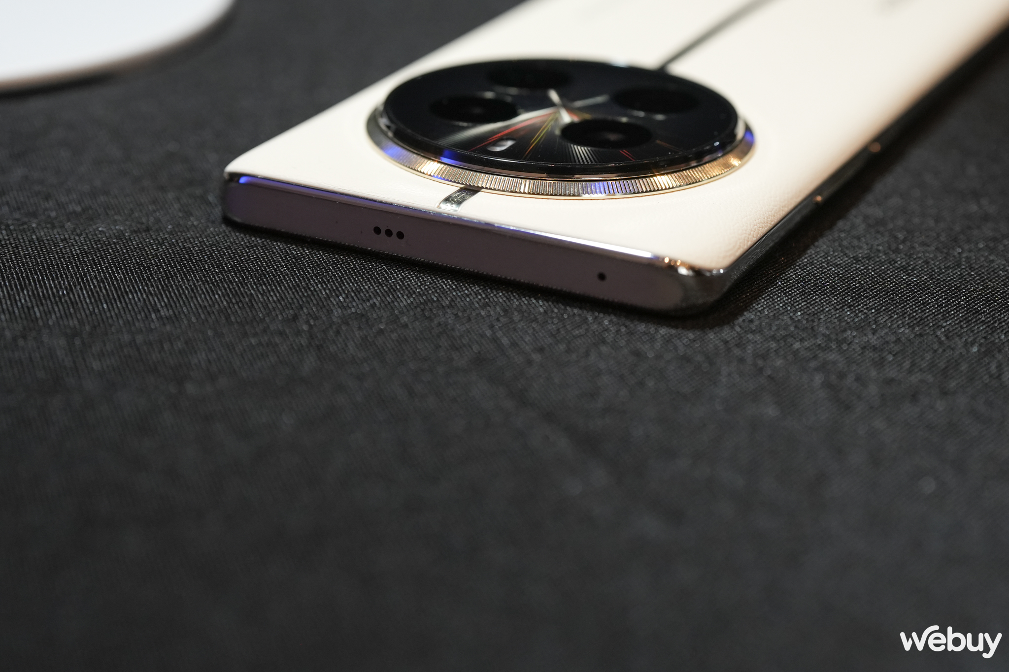 Trên tay sớm realme 12 Pro+ tại CES 2024 với camera tiềm vọng 3x- Ảnh 8. Trên tay sớm realme 12 Pro+ tại CES 2024 với camera tiềm vọng 3x- Ảnh 8.