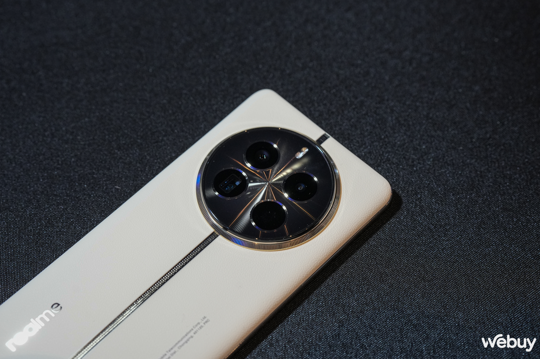 Trên tay sớm realme 12 Pro+ tại CES 2024 với camera tiềm vọng 3x- Ảnh 5. Trên tay sớm realme 12 Pro+ tại CES 2024 với camera tiềm vọng 3x- Ảnh 5.