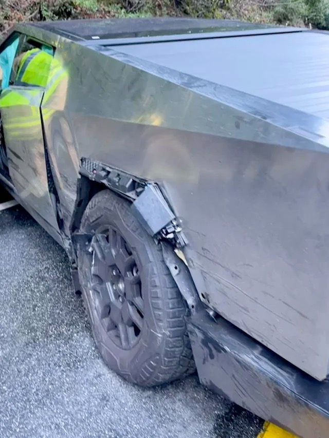 Vừa bán chưa được bao lâu, Tesla Cybertruck đã gặp vụ tai nạn đầu tiên: Kết quả gây bất ngờ- Ảnh 1. Vừa bán chưa được bao lâu, Tesla Cybertruck đã gặp vụ tai nạn đầu tiên: Kết quả gây bất ngờ- Ảnh 1.