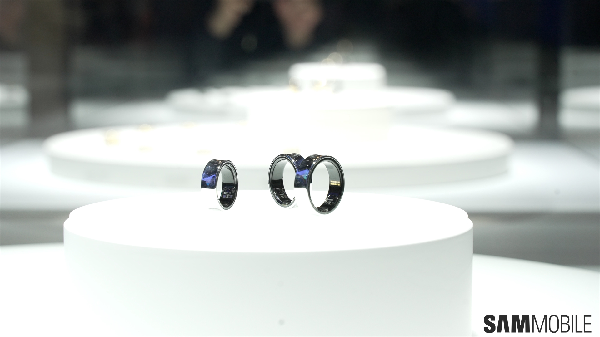 Ảnh thực tế "nhẫn thông minh" Galaxy Ring của Samsung: Cơ hội nào cho Apple?- Ảnh 4. Ảnh thực tế "nhẫn thông minh" Galaxy Ring của Samsung: Cơ hội nào cho Apple?- Ảnh 4.