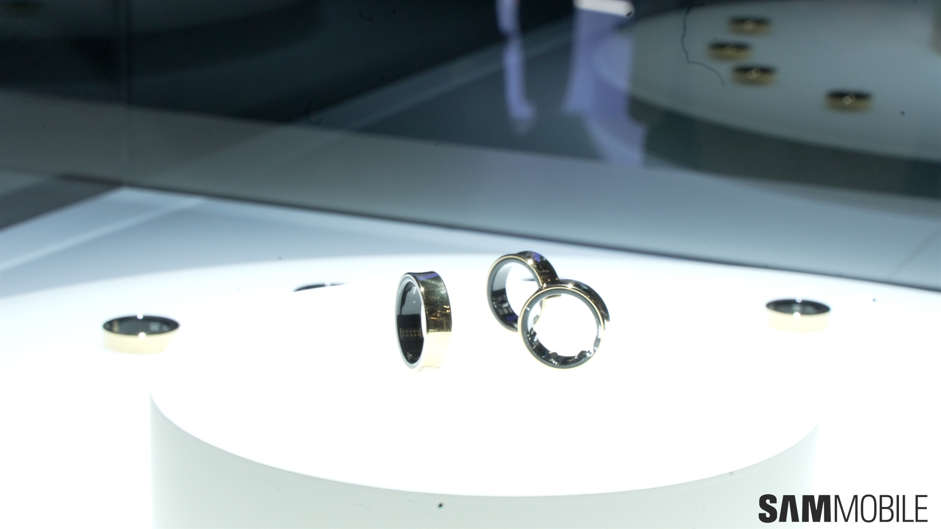 Ảnh thực tế "nhẫn thông minh" Galaxy Ring của Samsung: Cơ hội nào cho Apple?- Ảnh 3. Ảnh thực tế "nhẫn thông minh" Galaxy Ring của Samsung: Cơ hội nào cho Apple?- Ảnh 3.