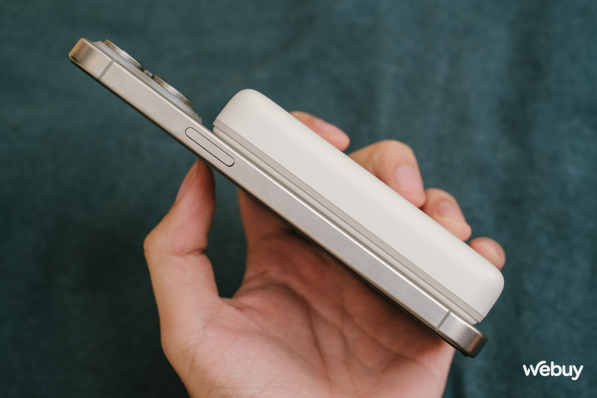 Săn sale sạc dự phòng "ngon, bổ, rẻ": Thiết kế thời trang, dung lượng 10.000mAh, sạc nhanh 20W- Ảnh 24. Săn sale sạc dự phòng "ngon, bổ, rẻ": Thiết kế thời trang, dung lượng 10.000mAh, sạc nhanh 20W- Ảnh 24.