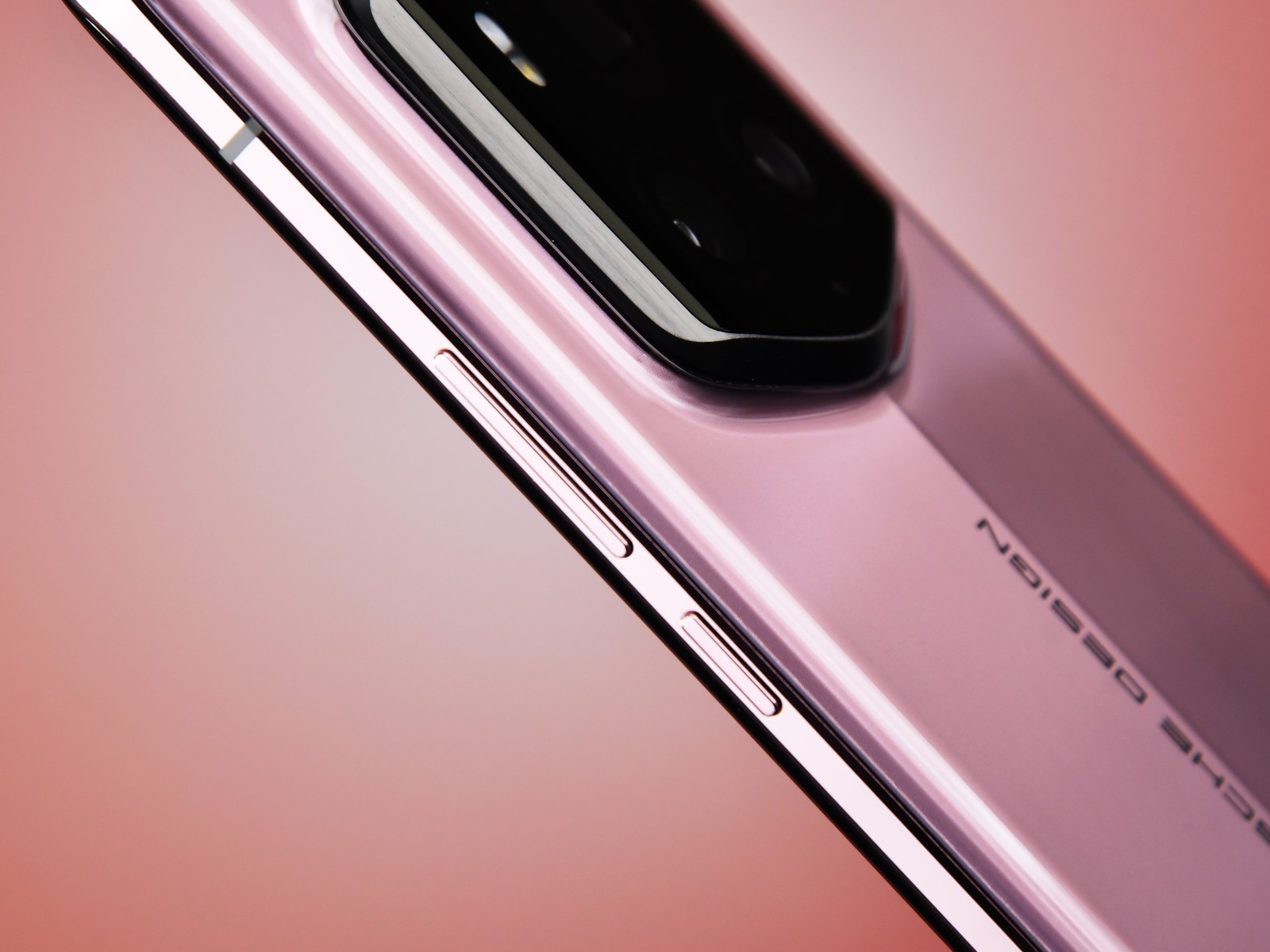 Cận cảnh điện thoại Porsche, giá chỉ... ngang iPhone 15 Pro Max- Ảnh 13.