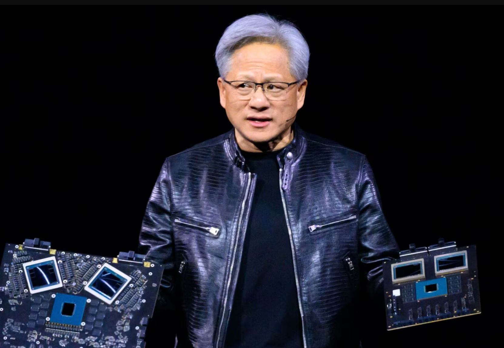 CEO Nvidia: “Ai mà không thể là kỹ sư câu lệnh chứ? Khi vợ tôi nói chuyện với tôi, cô ấy cũng đang tạo câu lệnh”- Ảnh 1. CEO Nvidia: “Ai mà không thể là kỹ sư câu lệnh chứ? Khi vợ tôi nói chuyện với tôi, cô ấy cũng đang tạo câu lệnh”- Ảnh 1.