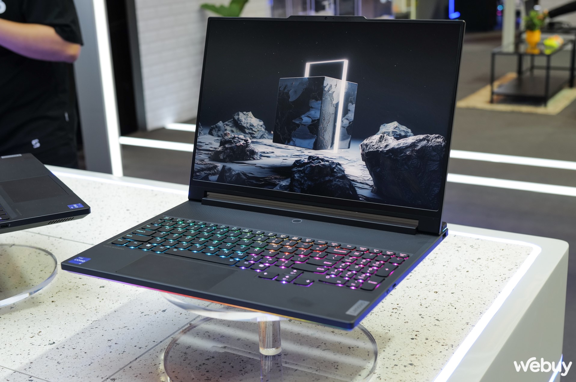 Cận cảnh dàn laptop Legion của Lenovo chuẩn bị cập bến Việt Nam: Trang bị hệ thống tản nhiệt mới, tích hợp AI cho game thủ- Ảnh 3. Cận cảnh dàn laptop Legion của Lenovo chuẩn bị cập bến Việt Nam: Trang bị hệ thống tản nhiệt mới, tích hợp AI cho game thủ- Ảnh 3.