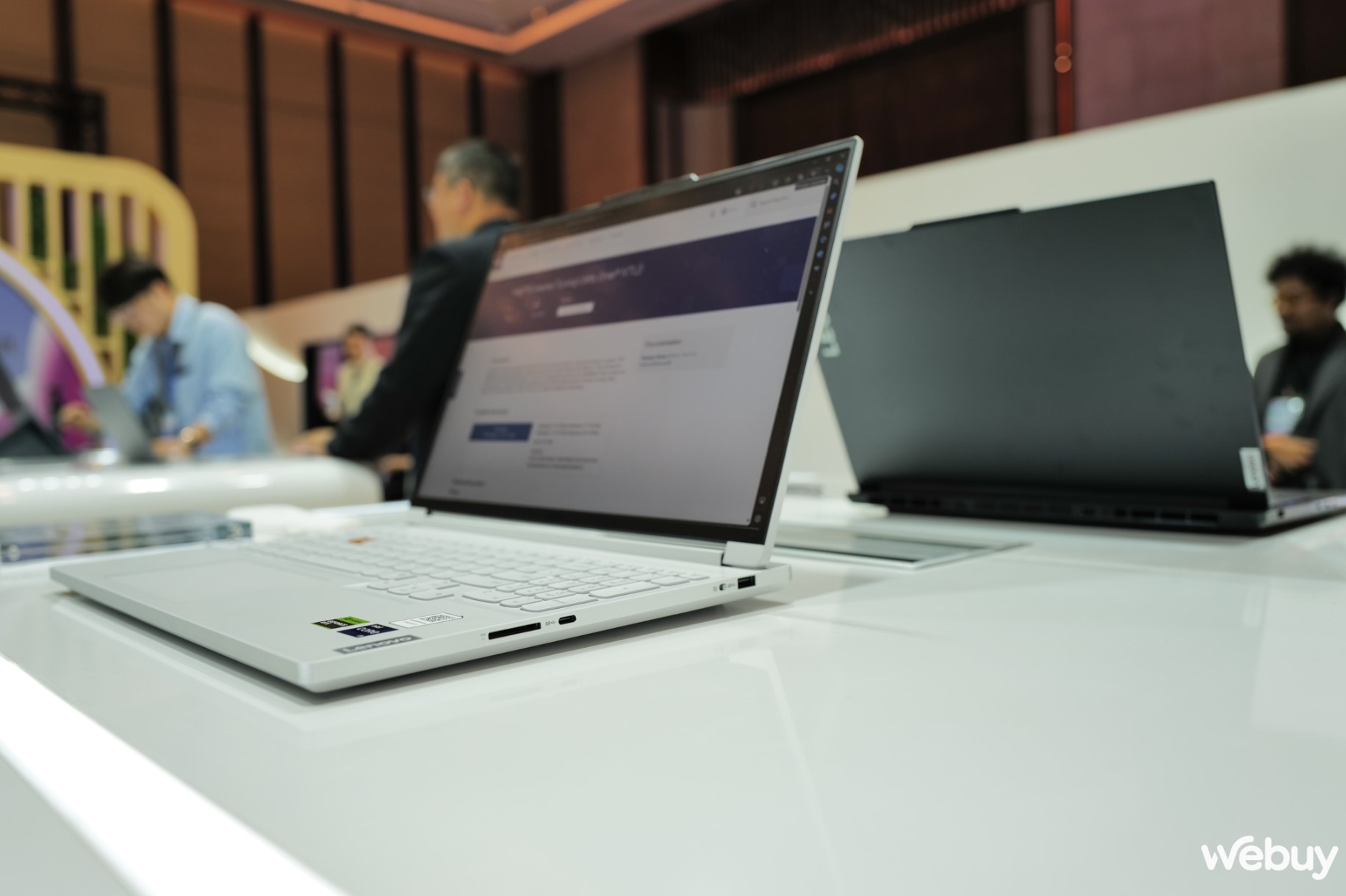 Cận cảnh dàn laptop Legion của Lenovo chuẩn bị cập bến Việt Nam: Trang bị hệ thống tản nhiệt mới, tích hợp AI cho game thủ- Ảnh 8.