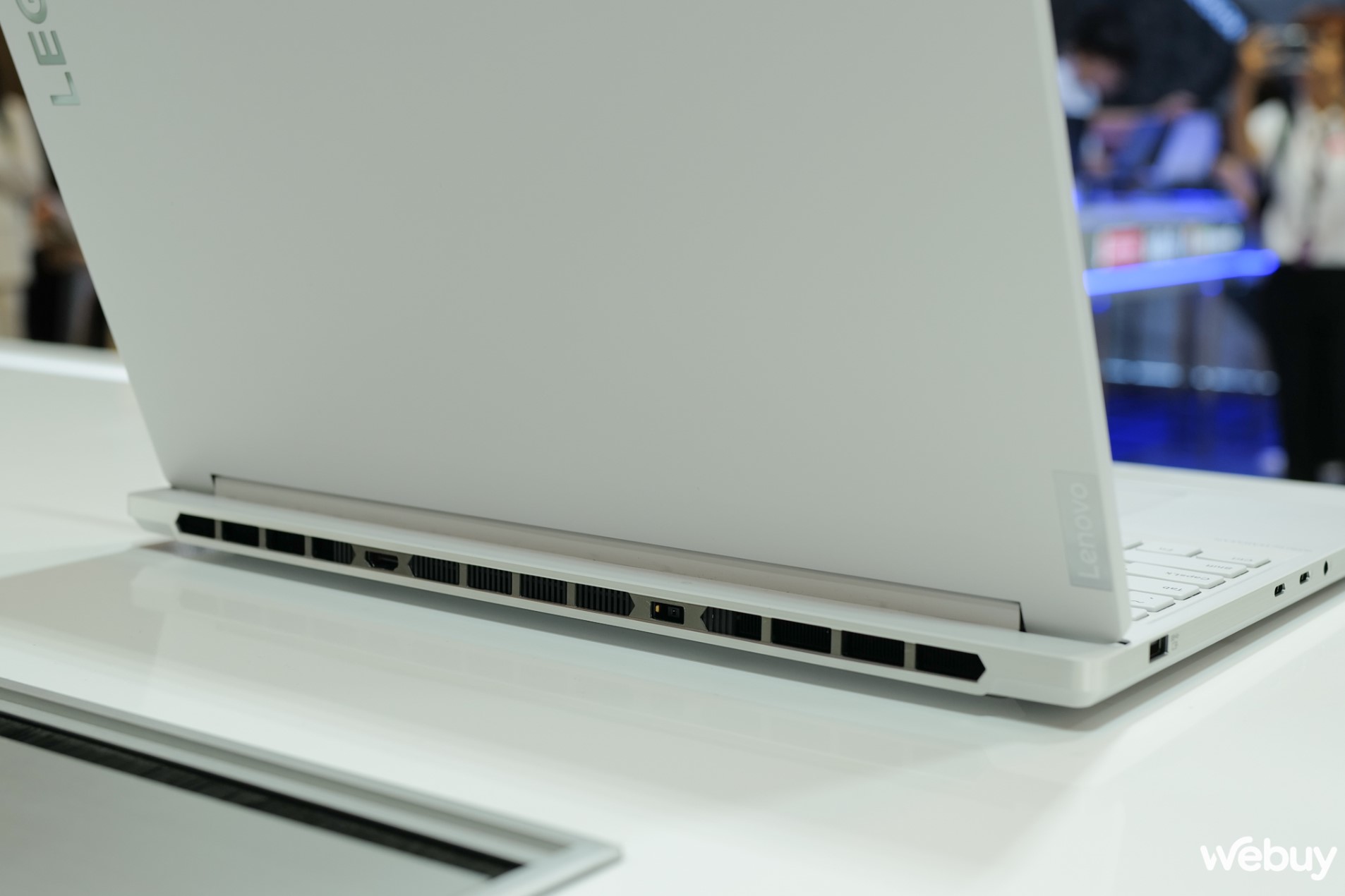 Cận cảnh dàn laptop Legion của Lenovo chuẩn bị cập bến Việt Nam: Trang bị hệ thống tản nhiệt mới, tích hợp AI cho game thủ- Ảnh 9. Cận cảnh dàn laptop Legion của Lenovo chuẩn bị cập bến Việt Nam: Trang bị hệ thống tản nhiệt mới, tích hợp AI cho game thủ- Ảnh 9.