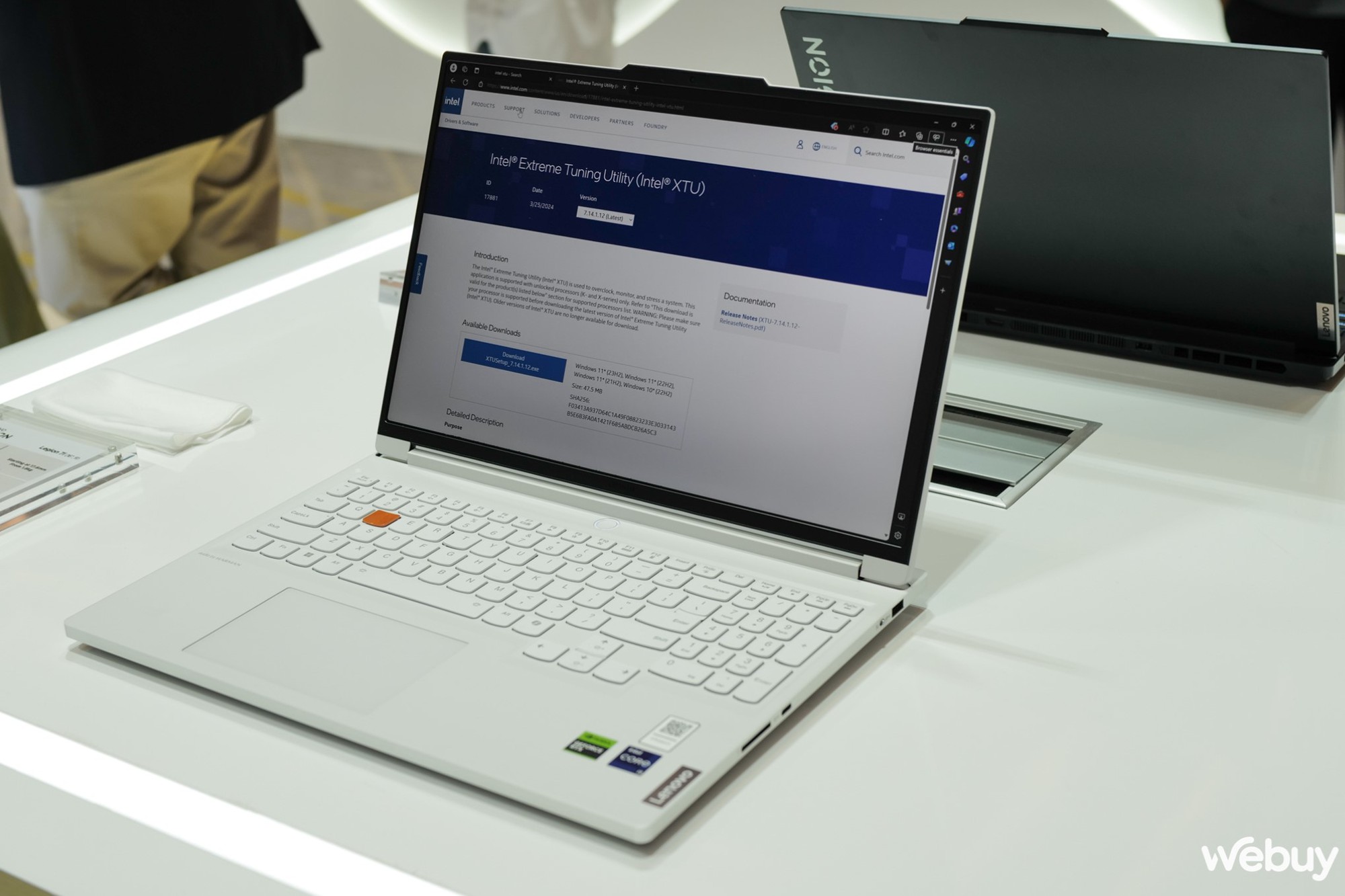 Cận cảnh dàn laptop Legion của Lenovo chuẩn bị cập bến Việt Nam: Trang bị hệ thống tản nhiệt mới, tích hợp AI cho game thủ- Ảnh 10. Cận cảnh dàn laptop Legion của Lenovo chuẩn bị cập bến Việt Nam: Trang bị hệ thống tản nhiệt mới, tích hợp AI cho game thủ- Ảnh 10.