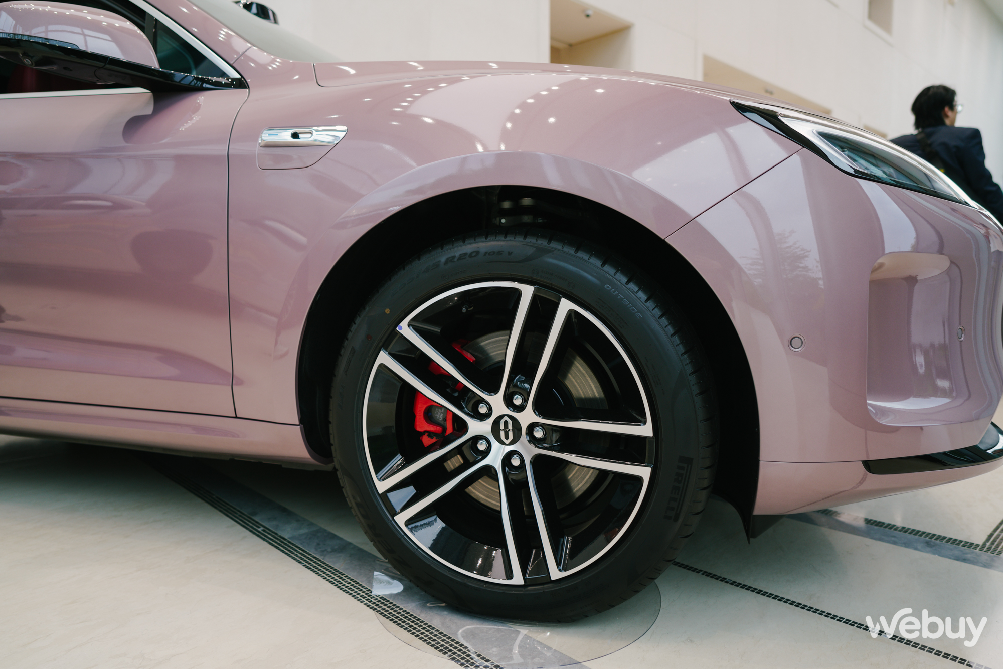 Trải nghiệm công nghệ tự lái trên xe điện Huawei: tự lái và tự đỗ mượt mà, nhưng sẽ tự tắt nếu người dùng bỏ tay khỏi vô lăng- Ảnh 5. Trải nghiệm công nghệ tự lái trên xe điện Huawei: tự lái và tự đỗ mượt mà, nhưng sẽ tự tắt nếu người dùng bỏ tay khỏi vô lăng- Ảnh 5.