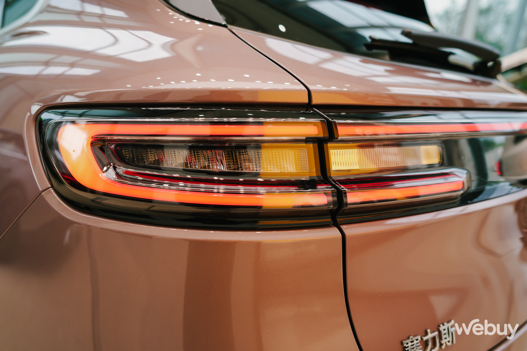 Trải nghiệm công nghệ tự lái trên xe điện Huawei: tự lái và tự đỗ mượt mà, nhưng sẽ tự tắt nếu người dùng bỏ tay khỏi vô lăng- Ảnh 10. Trải nghiệm công nghệ tự lái trên xe điện Huawei: tự lái và tự đỗ mượt mà, nhưng sẽ tự tắt nếu người dùng bỏ tay khỏi vô lăng- Ảnh 10.