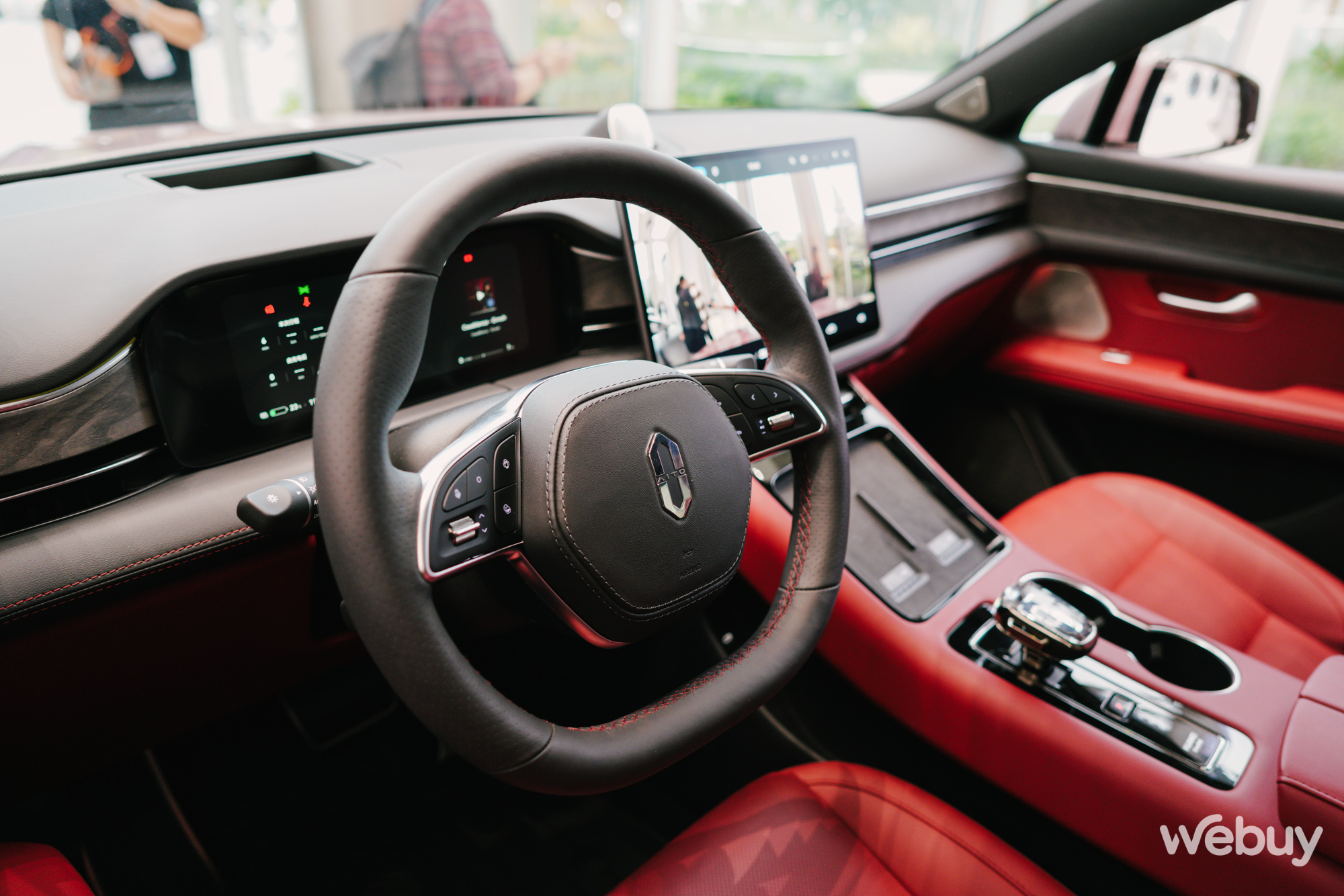 Trải nghiệm công nghệ tự lái trên xe điện Huawei: tự lái và tự đỗ mượt mà, nhưng sẽ tự tắt nếu người dùng bỏ tay khỏi vô lăng- Ảnh 9. Trải nghiệm công nghệ tự lái trên xe điện Huawei: tự lái và tự đỗ mượt mà, nhưng sẽ tự tắt nếu người dùng bỏ tay khỏi vô lăng- Ảnh 9.