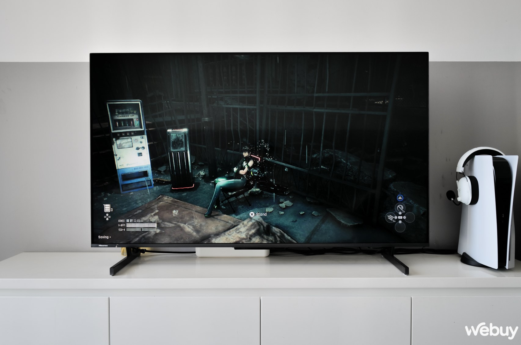 Người chơi có thể “chill” trong game, ngồi nghe nhạc và hồi máu, nhưng khi đứng lên tất cả các quái nhỏ sẽ hồi sinh, tương tự dòng game Souls.jpg Người chơi có thể “chill” trong game, ngồi nghe nhạc và hồi máu, nhưng khi đứng lên tất cả các quái nhỏ sẽ hồi sinh, tương tự dòng game Souls.jpg