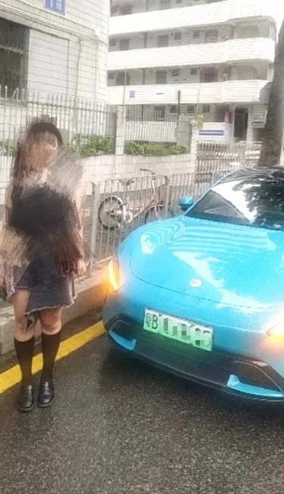 Nữ tài xế bất ngờ gây tai nạn khi đang lái thử Xiaomi SU7: Xiaomi giải quyết ra sao?- Ảnh 1. Nữ tài xế bất ngờ gây tai nạn khi đang lái thử Xiaomi SU7: Xiaomi giải quyết ra sao?- Ảnh 1.