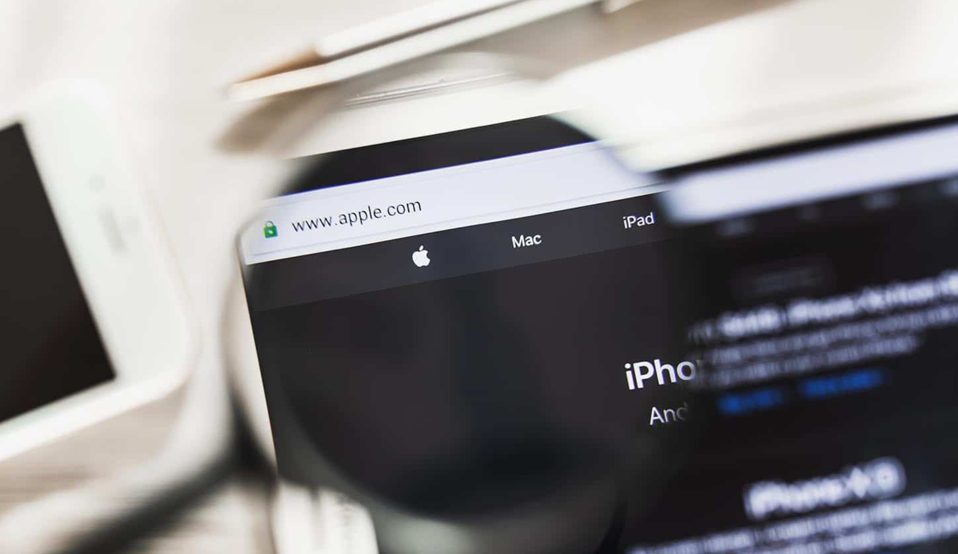 Apple tung phim ngắn về tính bảo mật của Safari: Camera biến hình như Transformers, vừa hài hước vừa rùng rợn nhưng lại rất thực tế- Ảnh 3. Apple tung phim ngắn về tính bảo mật của Safari: Camera biến hình như Transformers, vừa hài hước vừa rùng rợn nhưng lại rất thực tế- Ảnh 3.