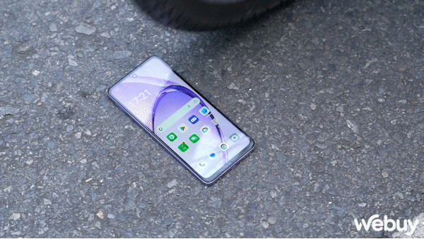 'Tra tấn' OPPO A3 để thử độ bền quân đội: Ngâm nước, ném cầu thang và cán xe qua- Ảnh 10. 'Tra tấn' OPPO A3 để thử độ bền quân đội: Ngâm nước, ném cầu thang và cán xe qua- Ảnh 10.