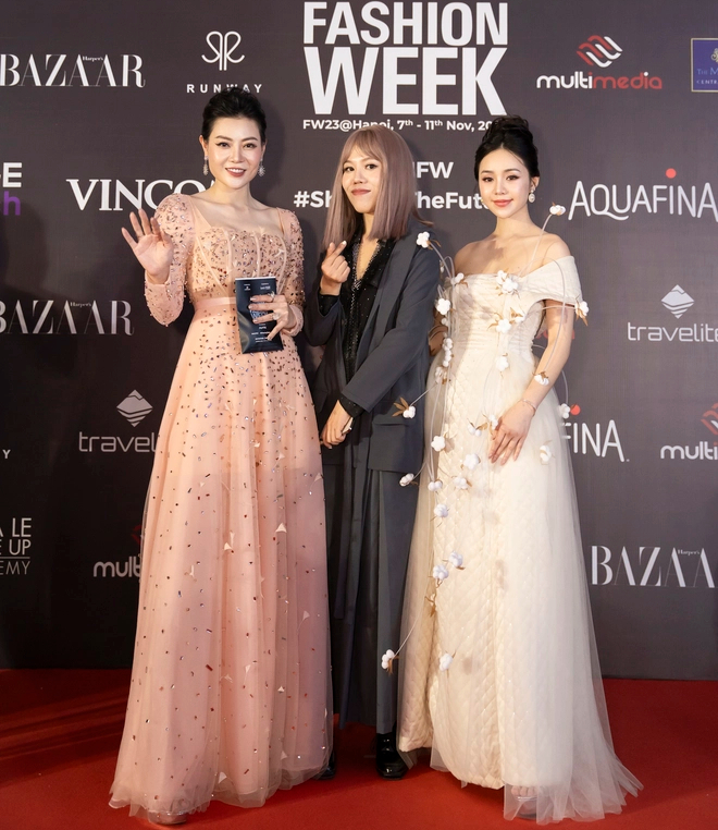 Siêu mẫu Võ Hoàng Yến đảm nhận vị trí vedette bộ sưu tập “Bông của NTK Thảo Nguyễn - Ảnh 7. Siêu mẫu Võ Hoàng Yến đảm nhận vị trí vedette bộ sưu tập “Bông của NTK Thảo Nguyễn - Ảnh 7.