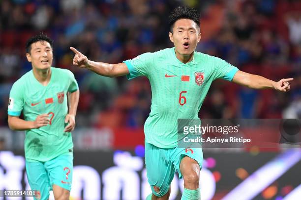 Thua ngược đầy cay đắng trước Trung Quốc, tuyển Thái Lan đối diện với nguy cơ bị loại sớm - Ảnh 3. Thua ngược đầy cay đắng trước Trung Quốc, tuyển Thái Lan đối diện với nguy cơ bị loại sớm - Ảnh 3.