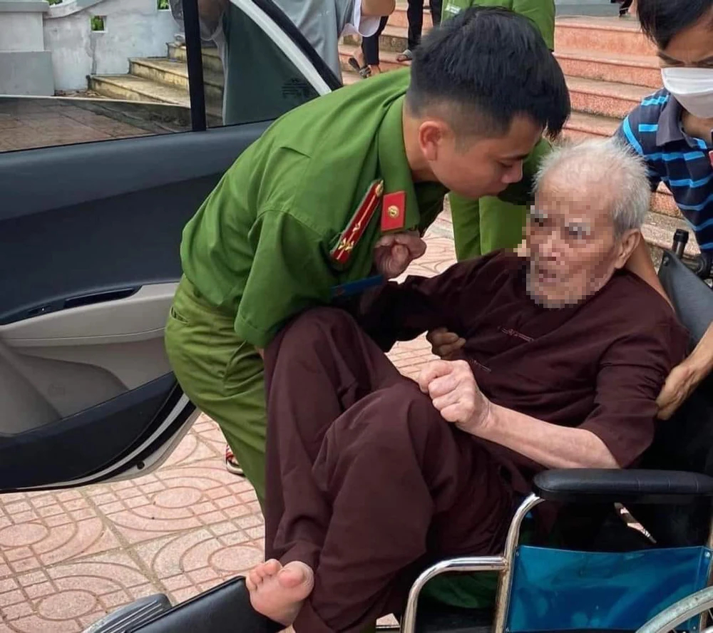 Thượng úy công an bị tội phạm dùng kéo đâm đã hy sinh: Hoàn cảnh còn bao khó khăn, bộn bề - Ảnh 4. Thượng úy công an bị tội phạm dùng kéo đâm đã hy sinh: Hoàn cảnh còn bao khó khăn, bộn bề - Ảnh 4.