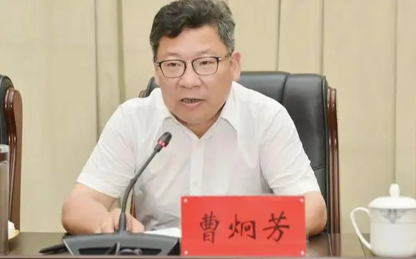 Sợ lộ núi ngoại tệ giấu trong nhà, tham quan quyết mang ra đốt sạch - Ảnh 1. Sợ lộ núi ngoại tệ giấu trong nhà, tham quan quyết mang ra đốt sạch - Ảnh 1.