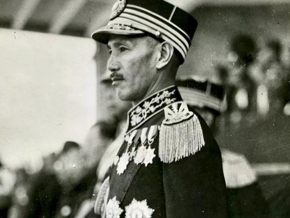 Kỳ lạ chuyện quân hàm của Quốc Dân đảng (Trung Quốc): Đứa trẻ 12 tuổi được phong đại tá - Ảnh 3. Kỳ lạ chuyện quân hàm của Quốc Dân đảng (Trung Quốc): Đứa trẻ 12 tuổi được phong đại tá - Ảnh 3.