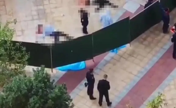 Gieo mình từ tầng 30, người đàn ông gây thảm kịch khiến nhiều người ám ảnh - Ảnh 1. Gieo mình từ tầng 30, người đàn ông gây thảm kịch khiến nhiều người ám ảnh - Ảnh 1.