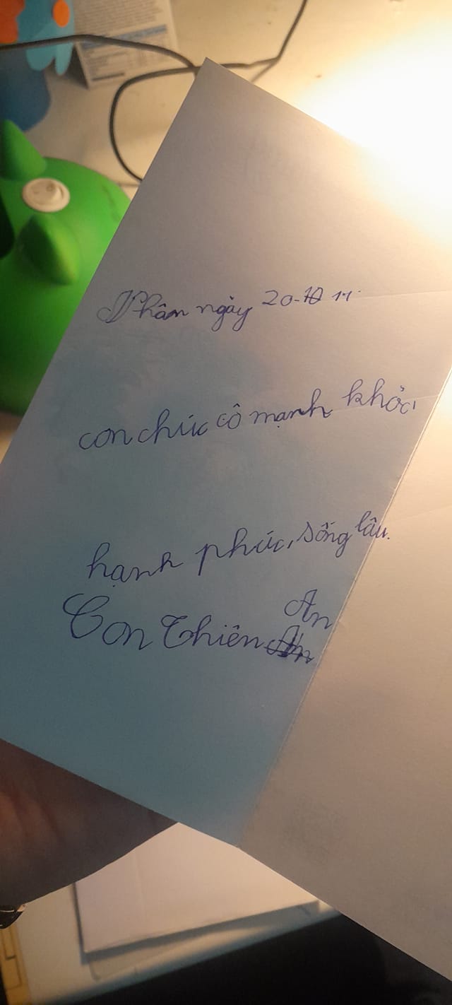 Nhận loạt thiệp chúc mừng 20/11 của học sinh lớp 2, cô giáo đọc xong không biết cười hay khóc - Ảnh 9. Nhận loạt thiệp chúc mừng 20/11 của học sinh lớp 2, cô giáo đọc xong không biết cười hay khóc - Ảnh 9.