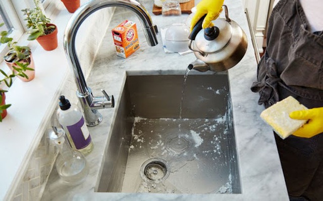 Một món đồ trong bếp bẩn hơn bồn cầu, là ổ chứa vi khuẩn nhưng nhiều người vẫn vô tư ngâm bát, rửa rau - Ảnh 2. Một món đồ trong bếp bẩn hơn bồn cầu, là ổ chứa vi khuẩn nhưng nhiều người vẫn vô tư ngâm bát, rửa rau - Ảnh 2.
