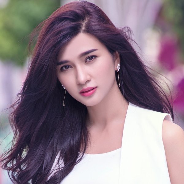 Nữ diễn viên xinh đẹp mới được xét tặng NSƯT: 16 tuổi đã kiếm 2000 USD, 21 tuổi làm mẹ đơn thân - Ảnh 2. Nữ diễn viên xinh đẹp mới được xét tặng NSƯT: 16 tuổi đã kiếm 2000 USD, 21 tuổi làm mẹ đơn thân - Ảnh 2.