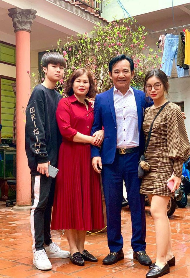 NSƯT Quang Tèo: 14 năm không có con, nghe đàm tiếu rát tai, còn bị hỏi định sống với nhau đến bao giờ? - Ảnh 3. NSƯT Quang Tèo: 14 năm không có con, nghe đàm tiếu rát tai, còn bị hỏi định sống với nhau đến bao giờ? - Ảnh 3.
